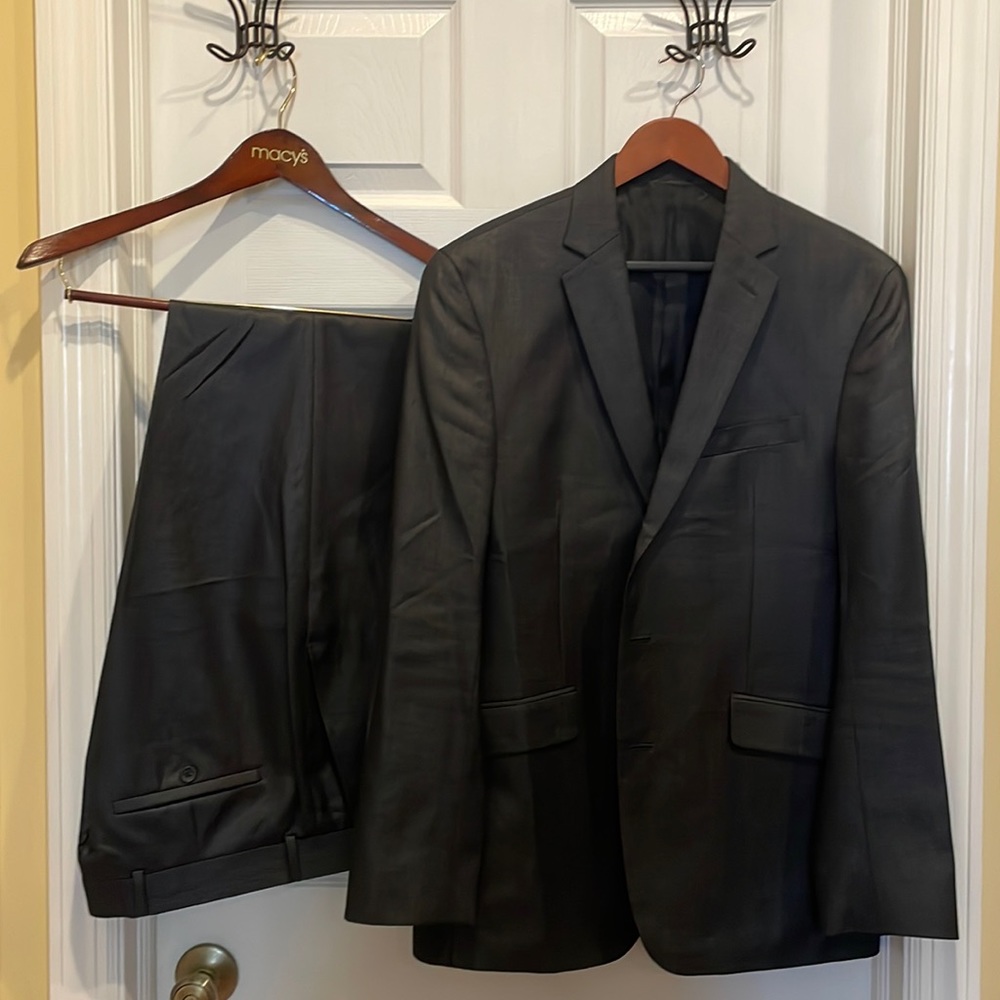Kenneth Cole Reaction Mens Suit